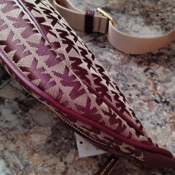 Michael Kors Fanny Pack Bag Waist Pack - Picture 5 of 8